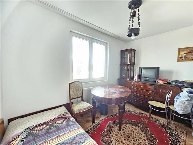 Apartament cu 4 camere decomandat în 7 Noiembrie
