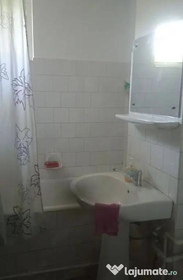 Apartament cu 2 camere decomandat în Micro 20