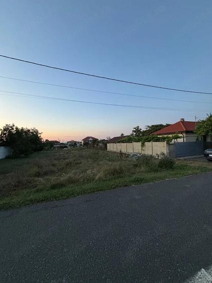 Teren de 1000 mp, în Limanu