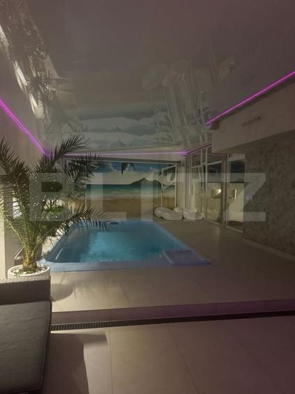 Casă individuală cu 10 camere cu Piscina în Sântana de Mureș