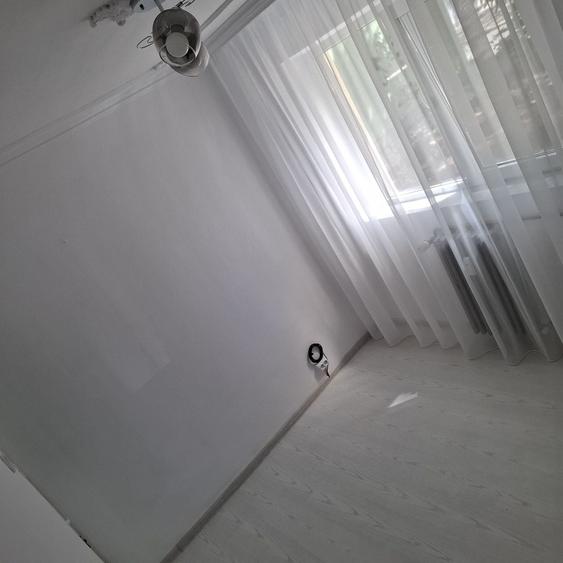 Apartament cu 3 camere semidecomandat în Crihala