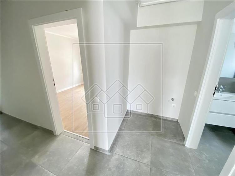 Penthouse cu 3 camere nedecomandat în Exterior Vest