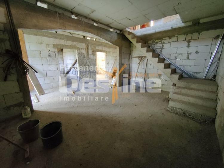 Casă cu 5 camere cu Teren 1220 Mp în Belcești