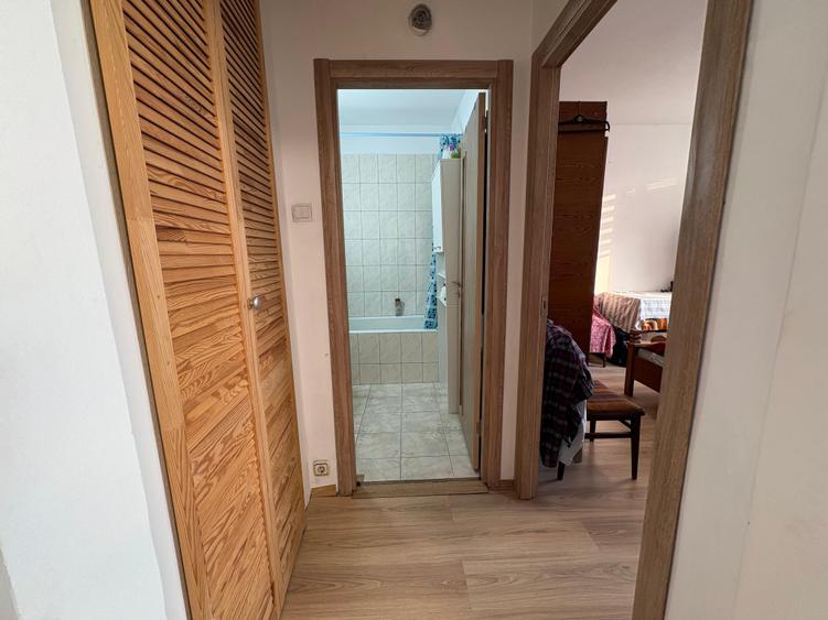 Apartament cu 2 camere semidecomandat în 1 Mai