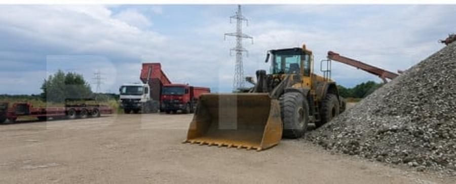 Spațiu comercial, de 840 mp, în Voila