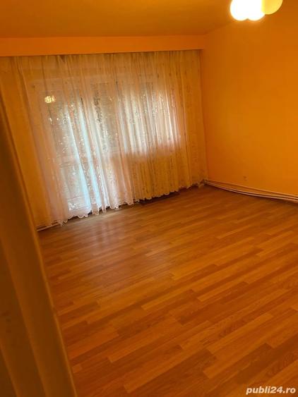 Apartament cu 4 camere decomandat în Bejan