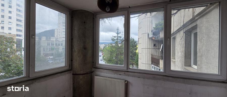 Apartament cu 3 camere decomandat în Central