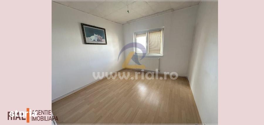 Apartament cu 3 camere decomandat în Vitrometan