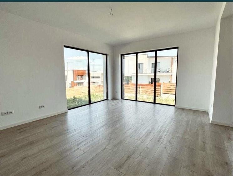Casă cu 4 camere cu Teren 350 Mp în Miroslava