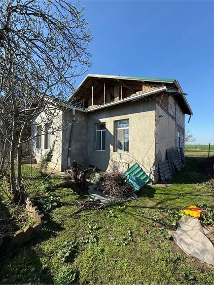 Casă cu 5 camere cu Teren 1717 Mp în Corabia