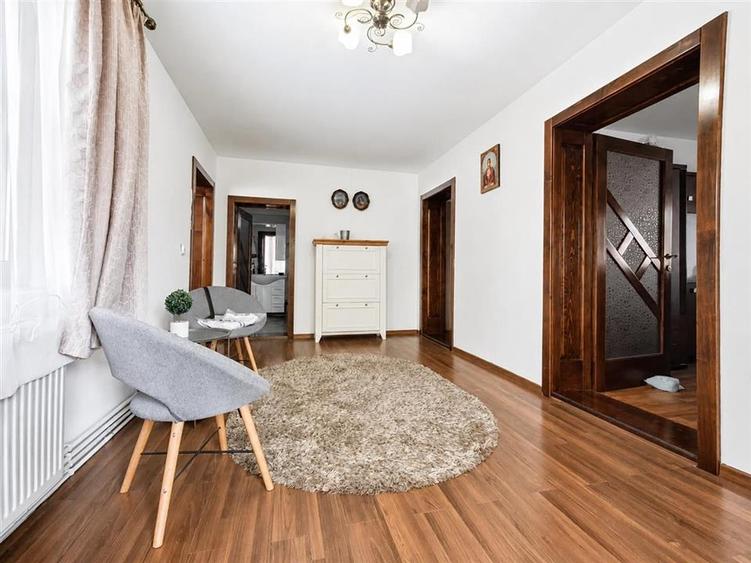 Casă individuală cu 6 camere cu Teren 300 Mp în Șelimbăr
