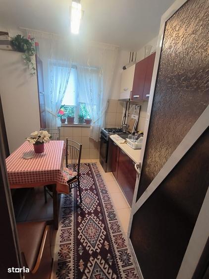 Apartament cu 3 camere semidecomandat în Vest