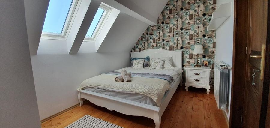 Apartament cu 4 camere decomandat, mobilat în Furnica