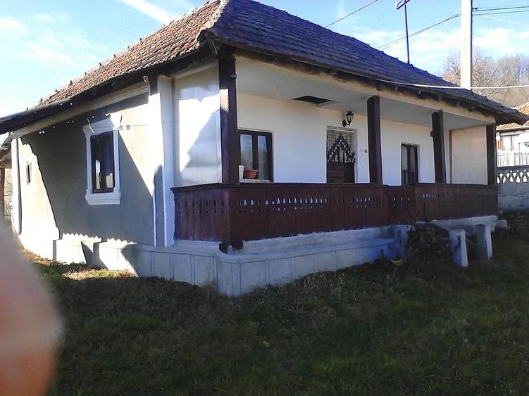 Casă cu 2 camere cu Teren 4120 Mp în Ilovu