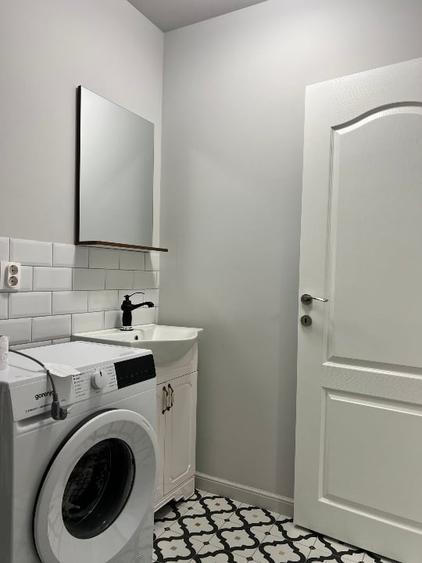Apartament cu 3 camere semidecomandat, mobilat în Cantemir