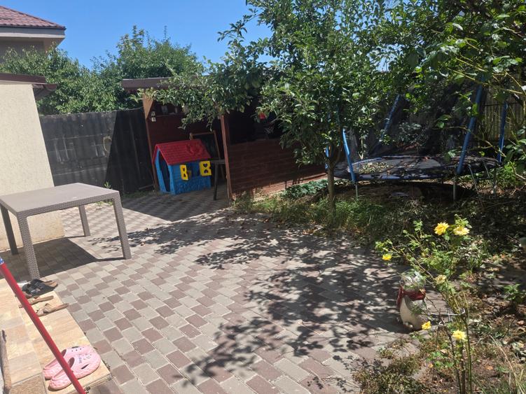 Casă cu 5 camere cu Canalizare în Sud