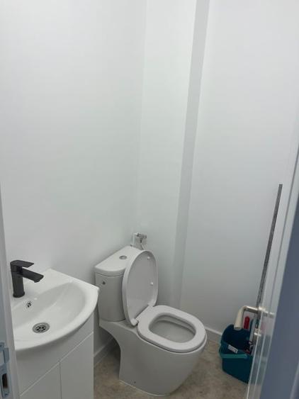 Apartament cu 3 camere semidecomandat, mobilat în Baba Novac
