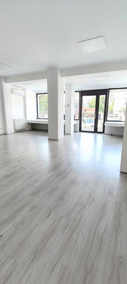 Spațiu comercial, de 75 mp, în Milcov