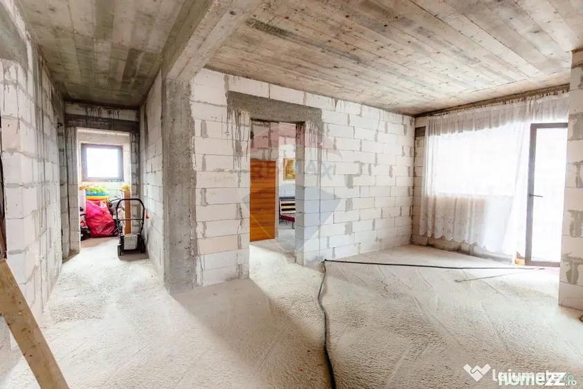 Casă cu 5 camere cu Teren 1240 Mp în Băbana