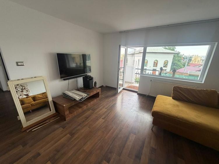 Apartament cu 3 camere decomandat în Exterior Vest