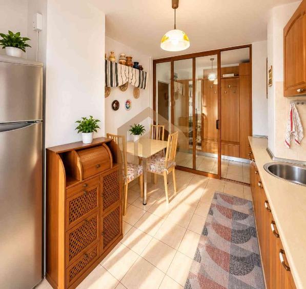 Apartament cu 3 camere decomandat în Drumul Taberei