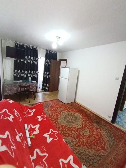 Apartament cu 2 camere semidecomandat în Crâng