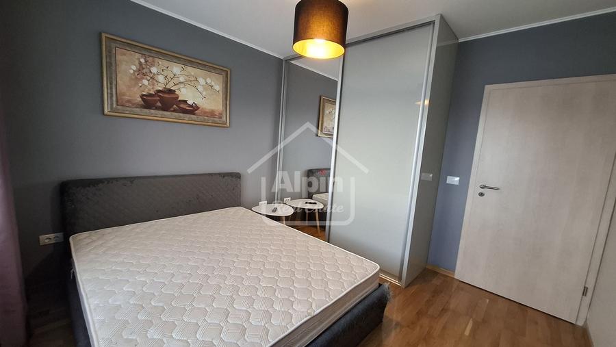 Apartament cu 2 camere decomandat în Tractorul