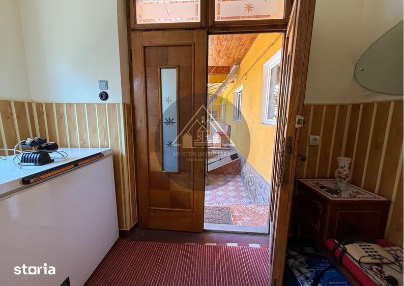 Casă cu 3 camere semidecomandat cu Teren 1002 Mp în Vitrometan