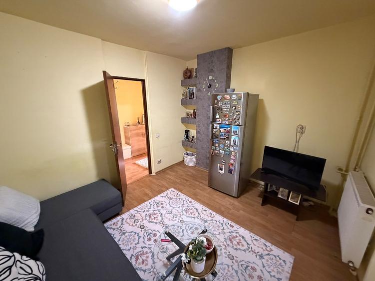 Apartament cu 3 camere decomandat în Rahova