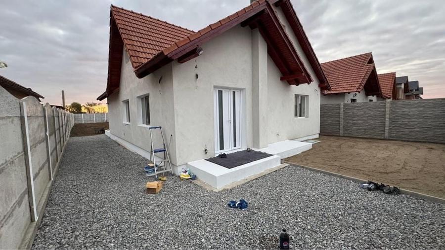 Casă cu 4 camere în Exterior Vest