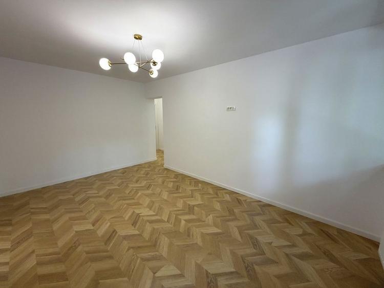 Apartament cu 3 camere semidecomandat în Floreasca