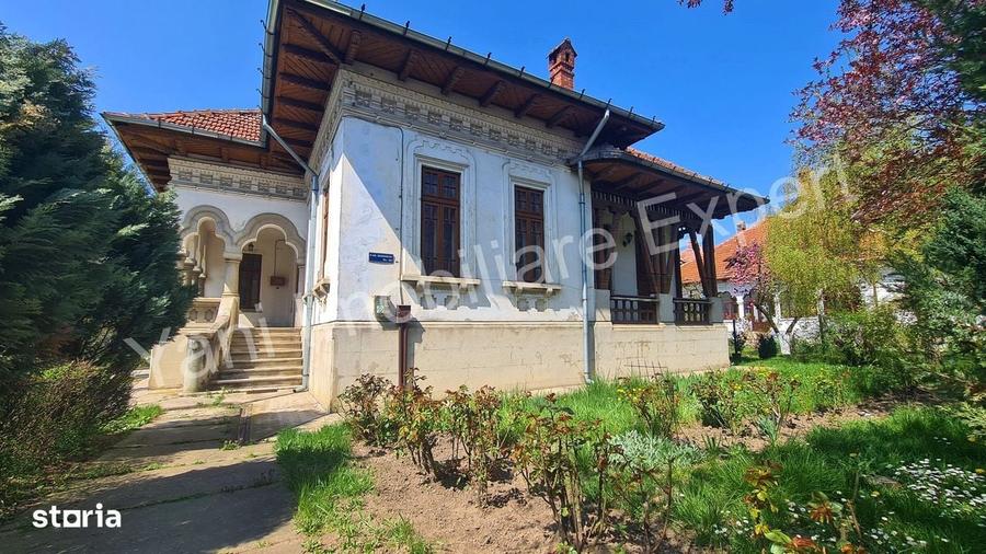 Casă cu 4 camere în Central
