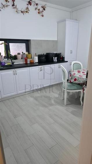 Apartament cu 4 camere decomandat, mobilat în Dumbrăvița