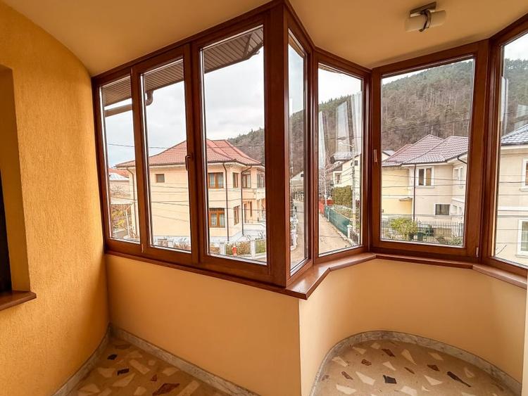Casă individuală cu 6 camere cu Canalizare în Ultracentral