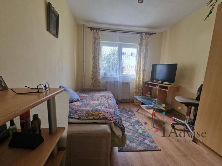 Apartament cu 3 camere decomandat în Tractorul