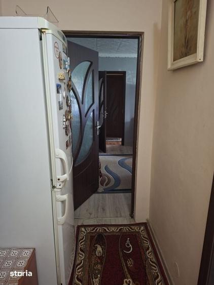 Apartament cu 2 camere semidecomandat în Craiovița Nouă
