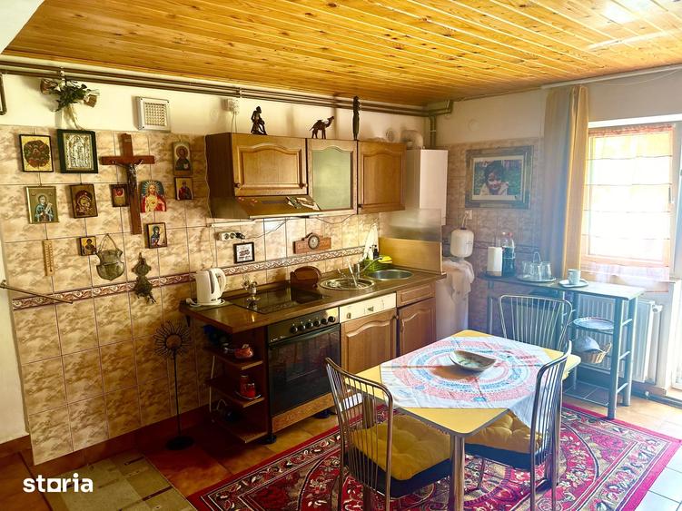 Casă cu 6 camere cu Teren 417 Mp în Clăbucet