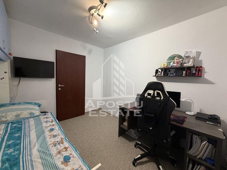 Apartament cu 3 camere semidecomandat, mobilat în Girocului
