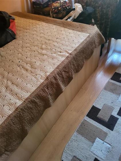 Apartament cu 3 camere semidecomandat în Podu Roș