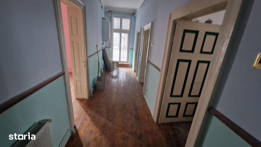 Apartament cu 4 camere în Central