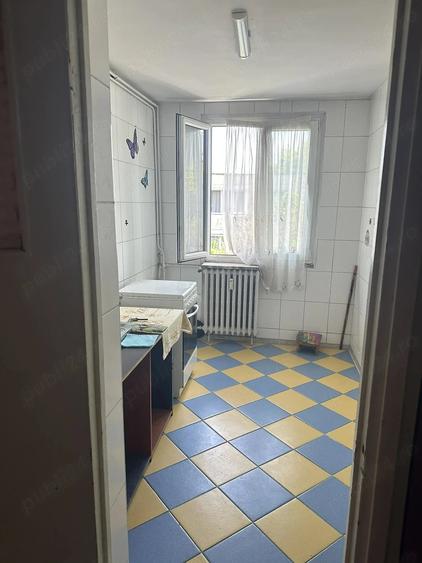 Apartament cu 3 camere semidecomandat în Giurgiului