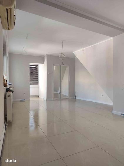 Casă cu 4 camere în Casa de Cultură