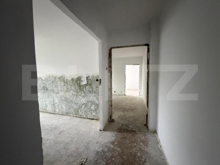 Apartament cu 3 camere semidecomandat în Astra
