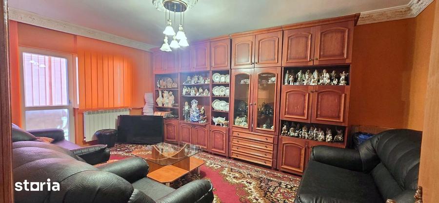 Apartament cu 3 camere decomandat în Gara