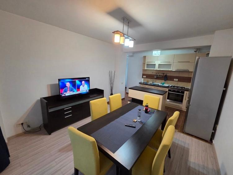 Apartament cu 3 camere decomandat, mobilat în Roșu
