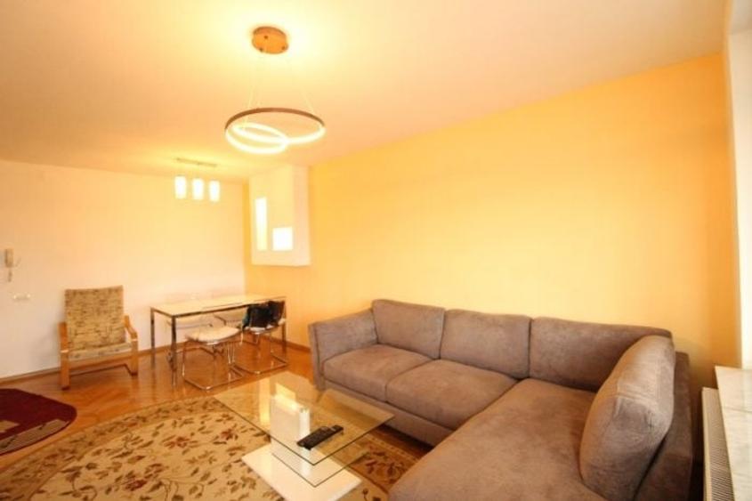 Apartament cu 2 camere semidecomandat, mobilat în Sala Palatului