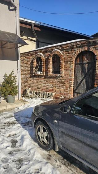 Casă individuală cu 5 camere cu Canalizare în Plopilor