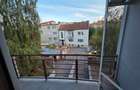 De inchiriat apartament cochet cu 3 camere, zona centrala cu parcare