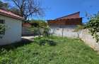Casa individuala 7 camere+ apartament, 5 locuri de parcare. Sagului