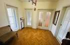 Proprietar-apartament cu 3 camere ,ultracentral,garaj,boxa si vedere spre cetate - 1